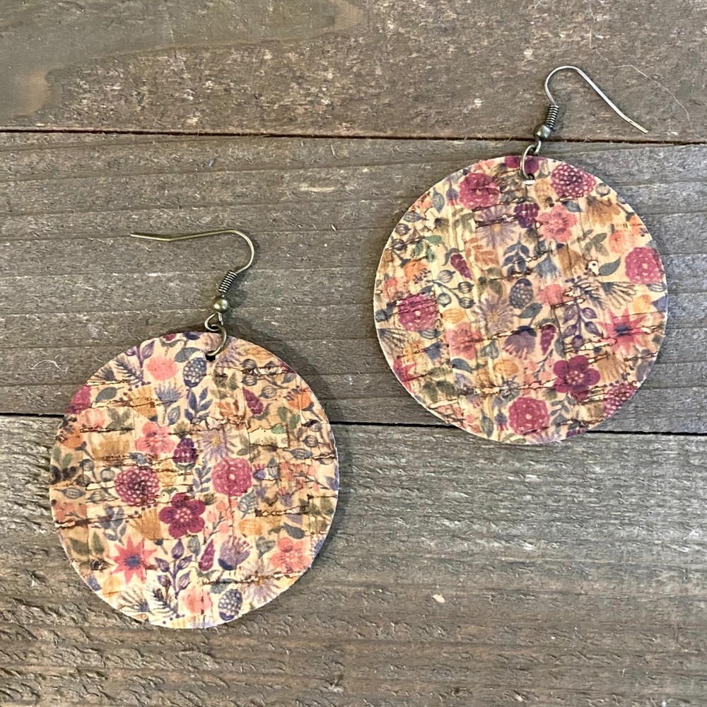 𝐁𝐮𝐧𝐝𝐥𝐞 𝟑 𝐟𝐨𝐫 $𝟐𝟐 Floral Cork Earrings